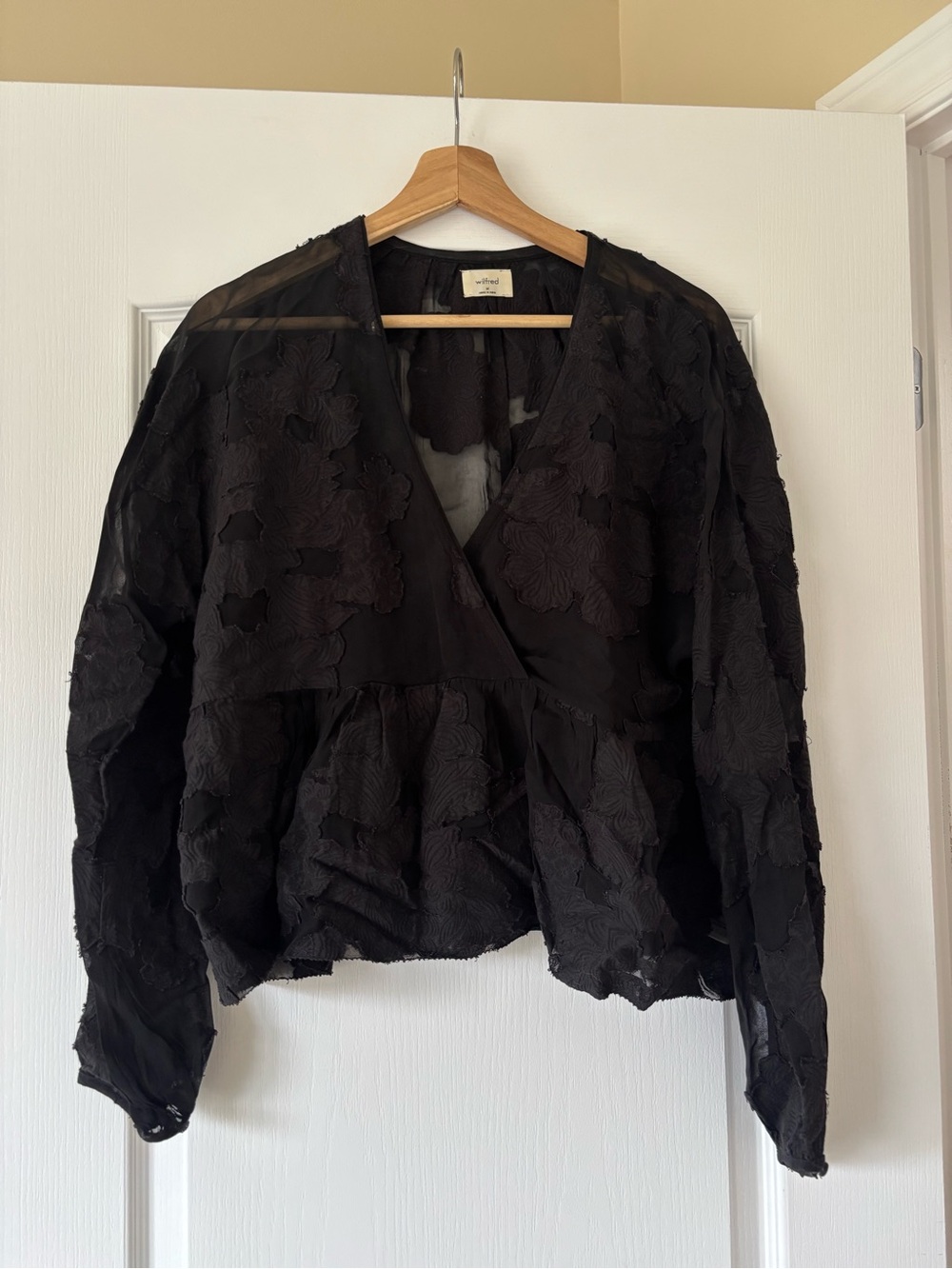 Wilfred Black Floral Appliqué V-Neck Peplum Top